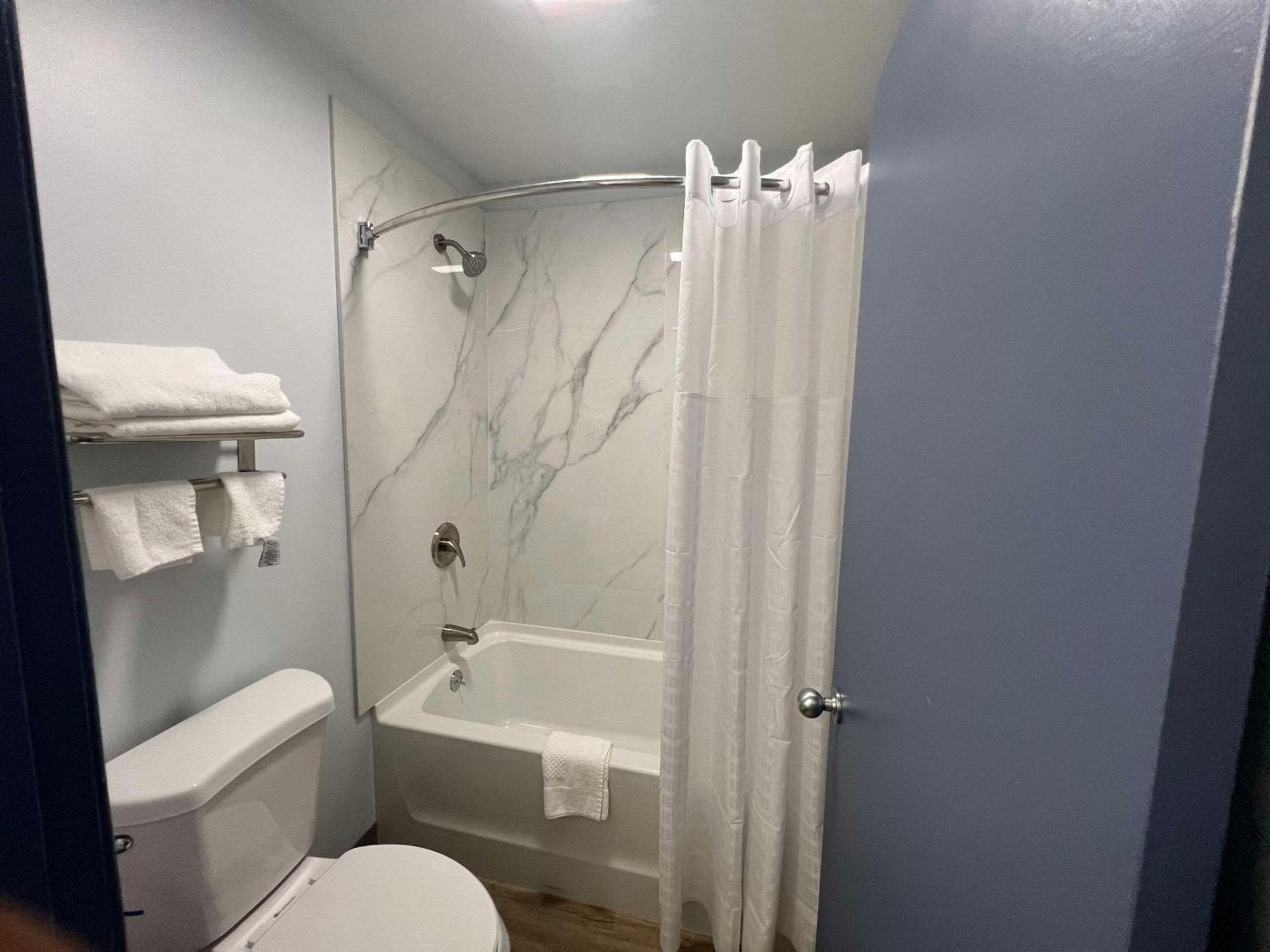 Quality Inn Madison - Huntsville Экстерьер фото