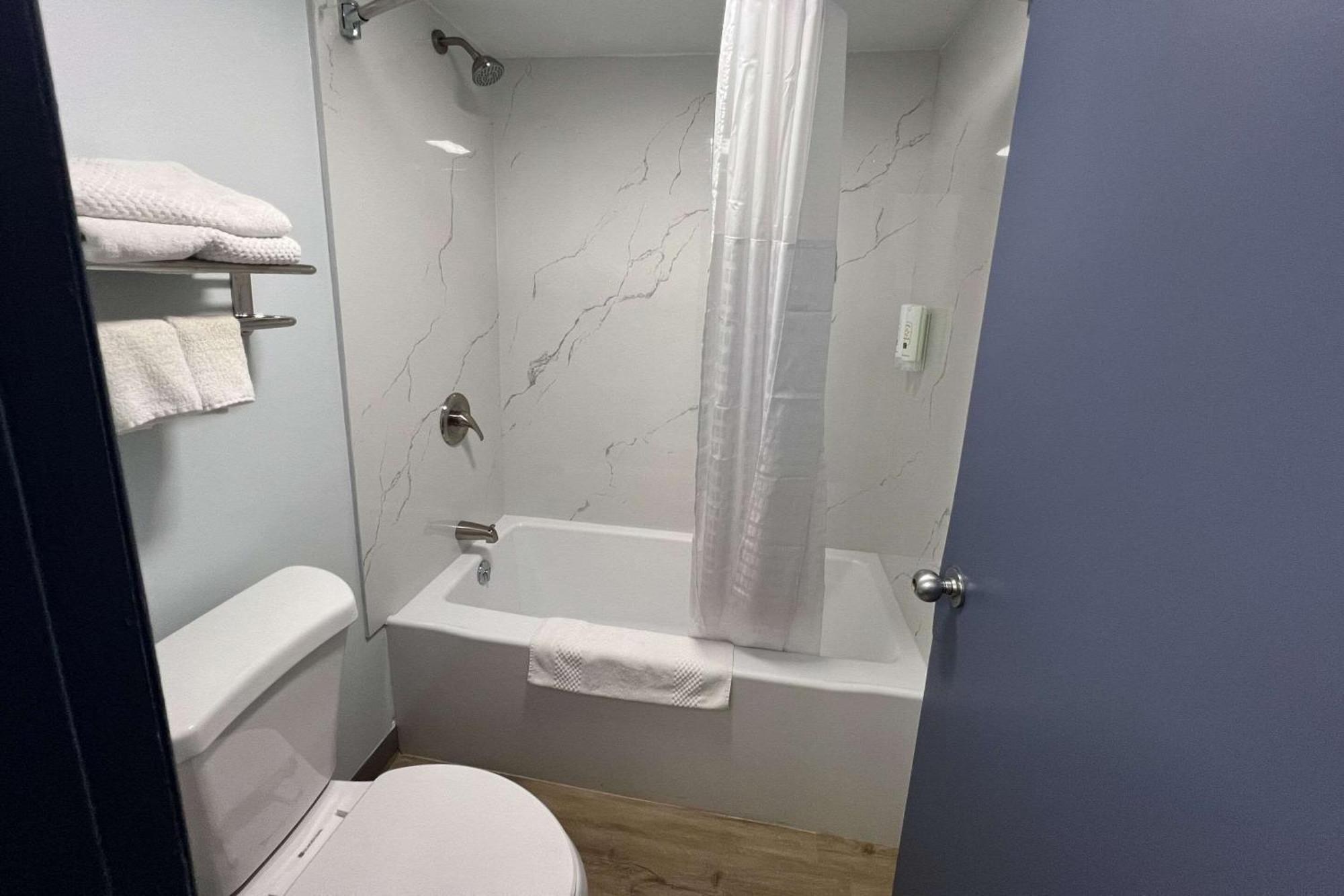 Quality Inn Madison - Huntsville Экстерьер фото