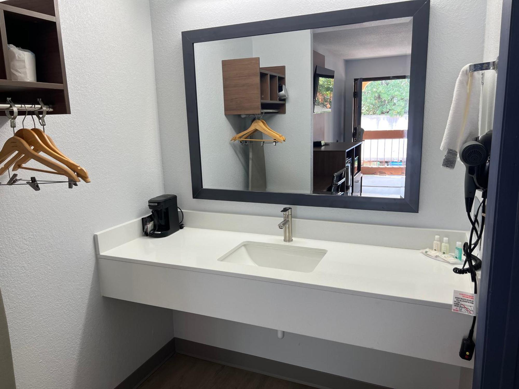 Quality Inn Madison - Huntsville Экстерьер фото