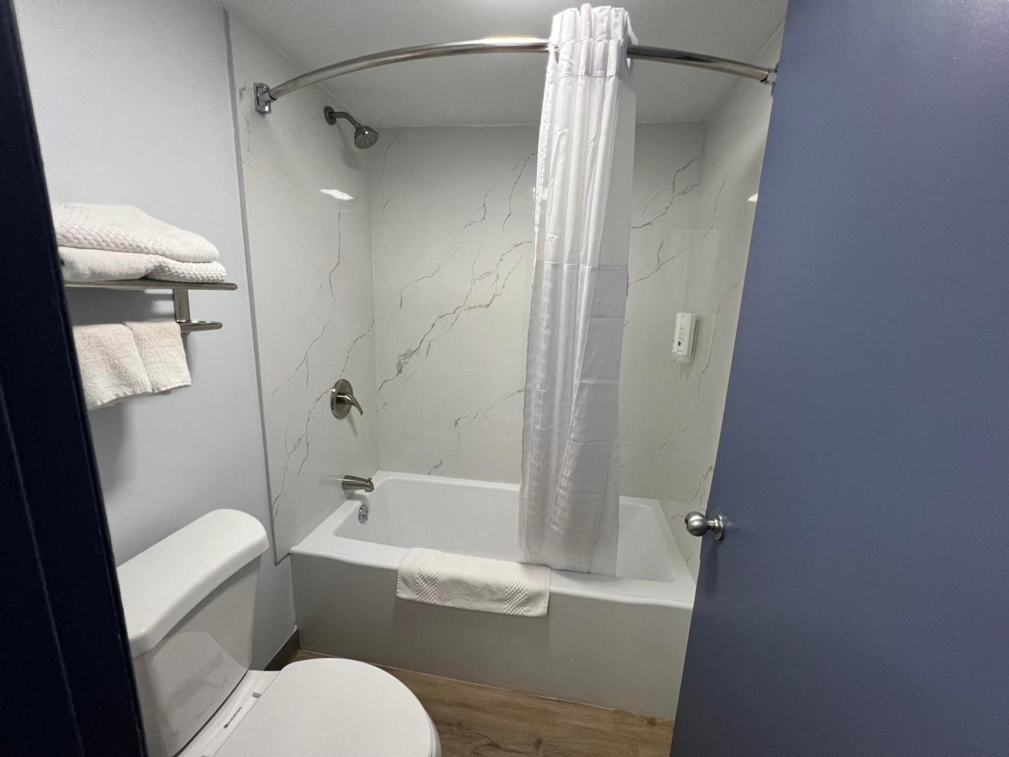 Quality Inn Madison - Huntsville Экстерьер фото